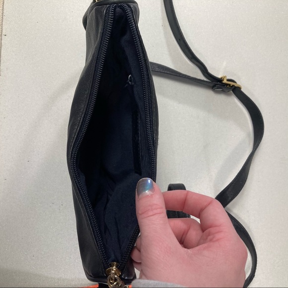 Étienne Aigner Black Leather Crossbody! - Picture 4 of 8